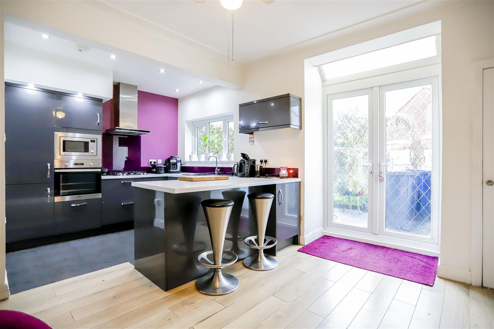 3 Bedroom Mid Terrace House For Sale - Main Image